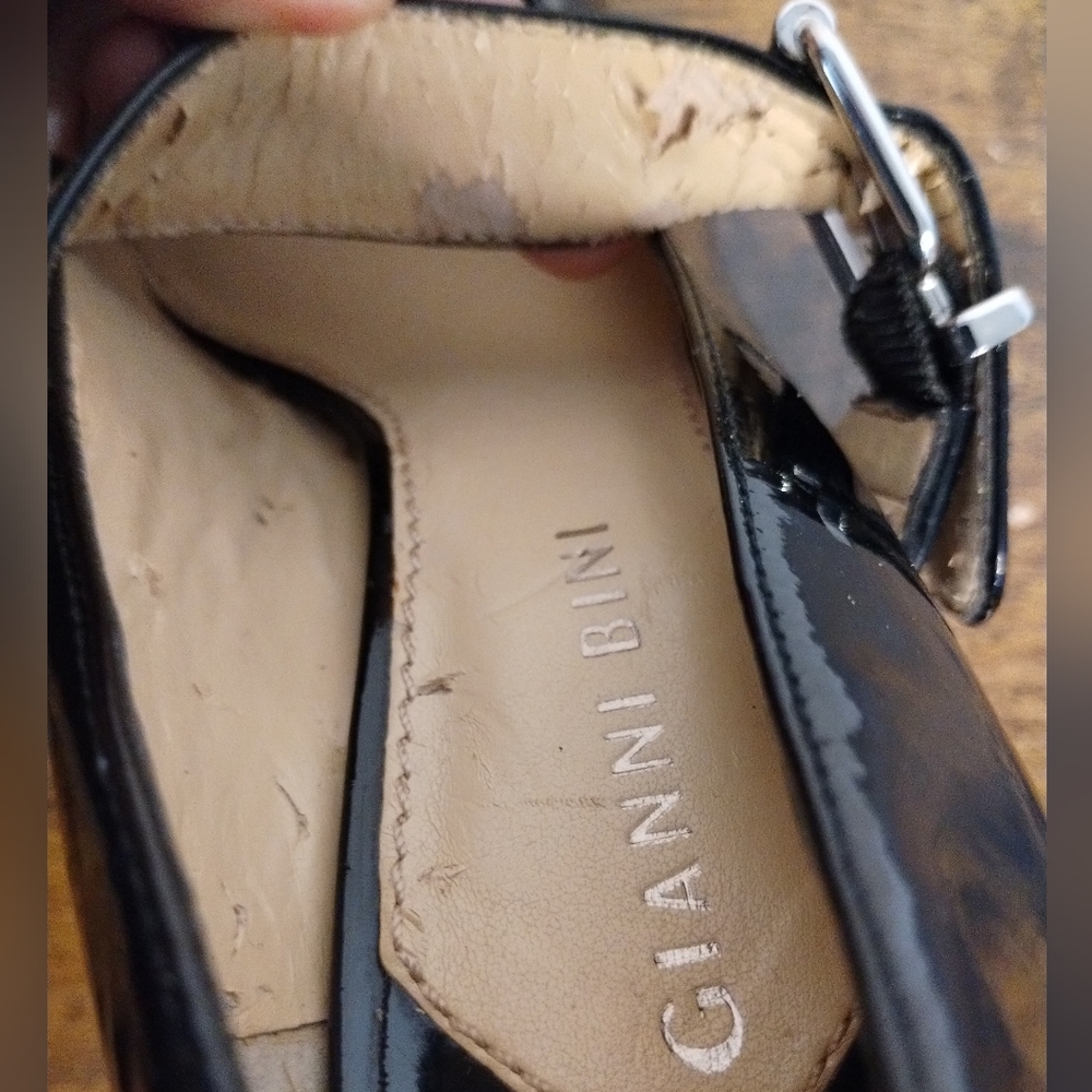 Shoes - Picture 5 of 6